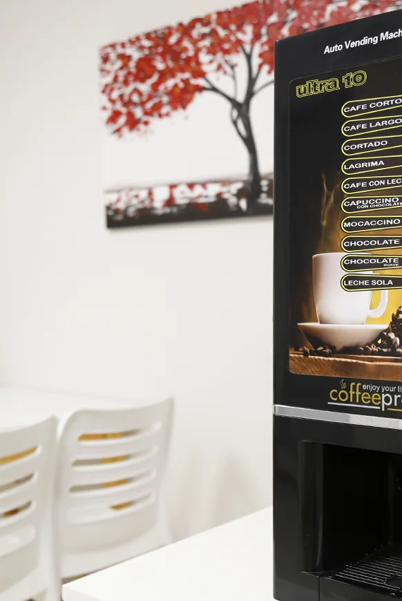 Espacio de espera con servicio de café
