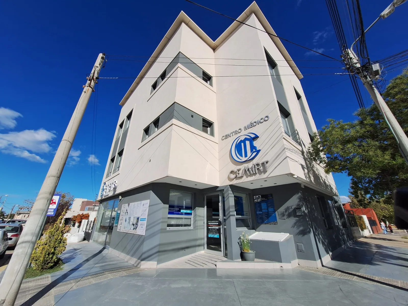 Frente del centro médico